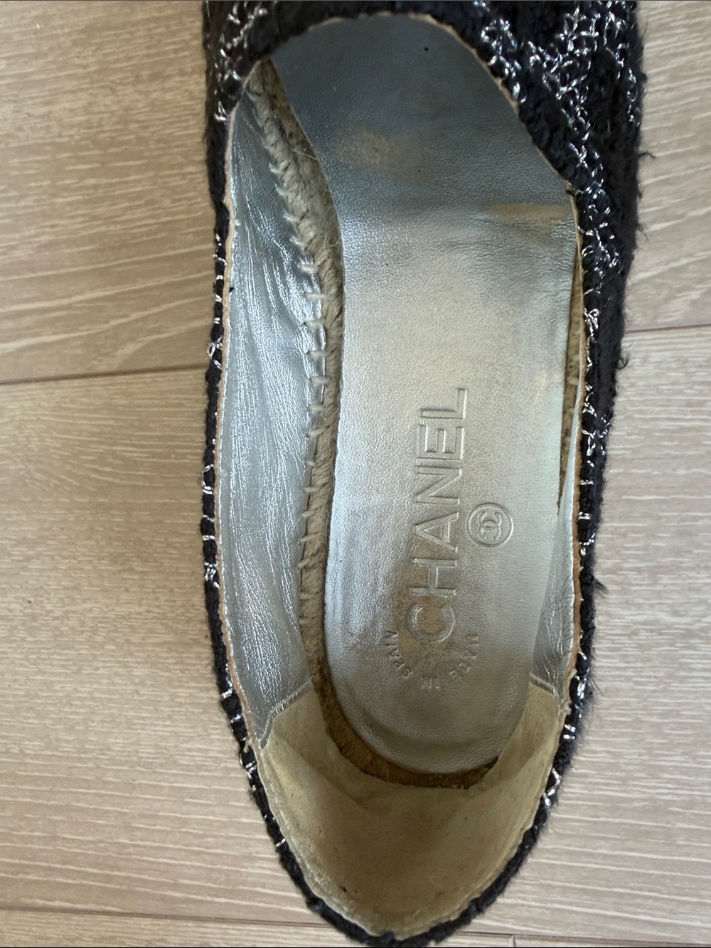 CHANEL Black Tweed Flats with Silver Cap Toe - Picture 4 of 14